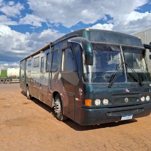 Motorhome VW Busscar Urbanus 1999 para 9 Pessoas com Garagem para Motos e Energia Solar