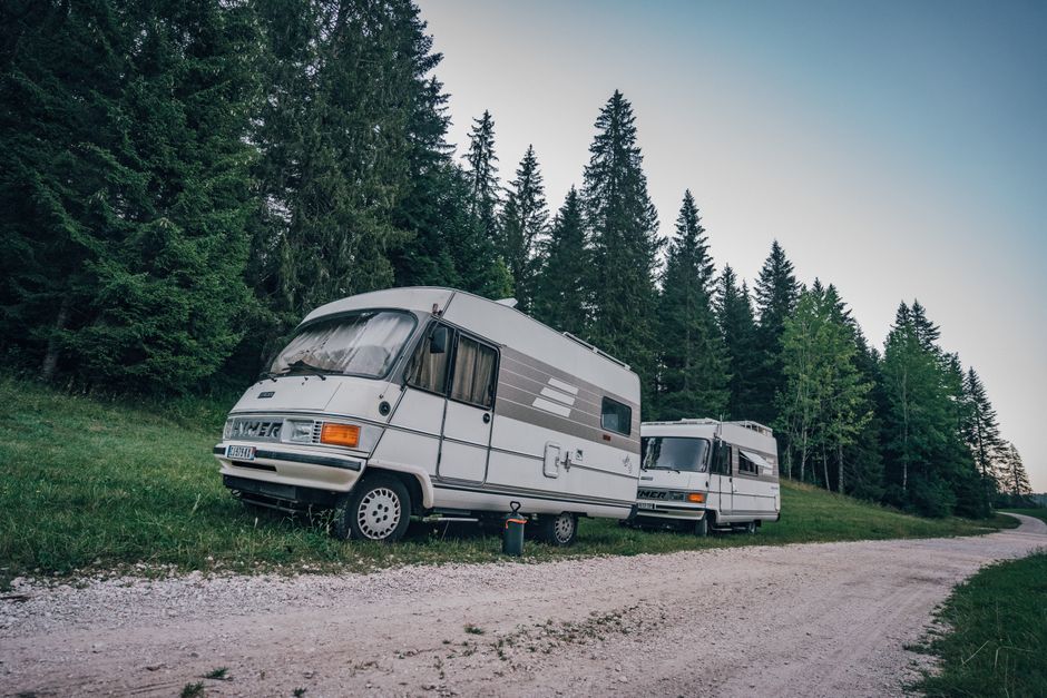 A escolha entre a segurança de uma moradia fixa e a liberdade de um motorhome
