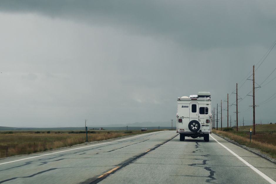 Uma estrada aberta convida à otimização do consumo de combustível do seu motorhome.