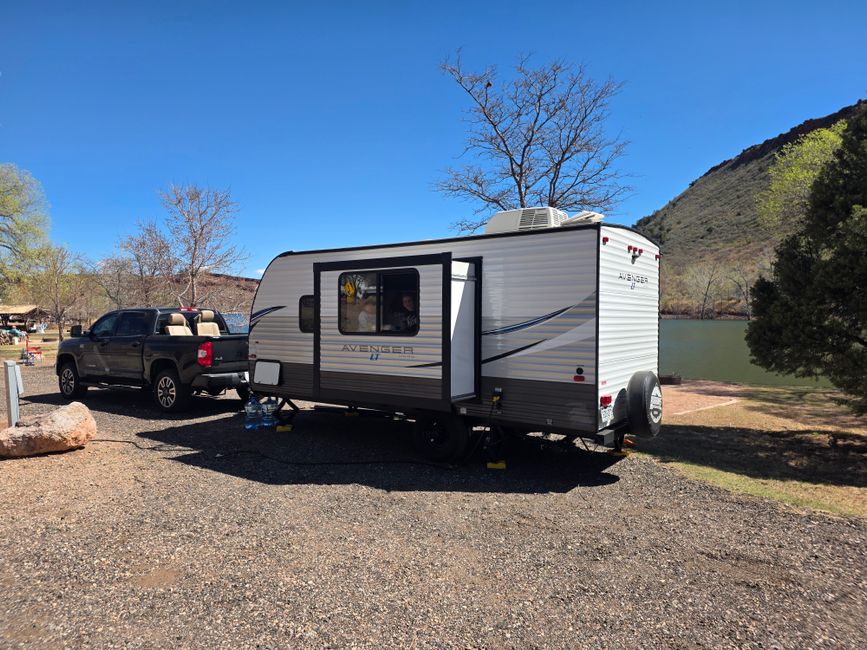 O conforto e a praticidade do interior de um motorhome moderno à sua disposição.
